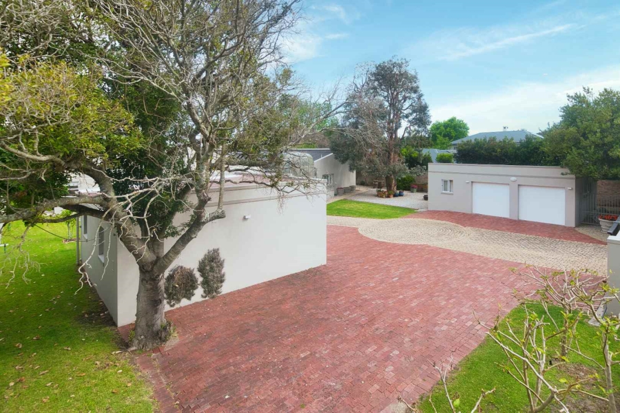 5 Bedroom Property for Sale in Fernkloof Estate Western Cape